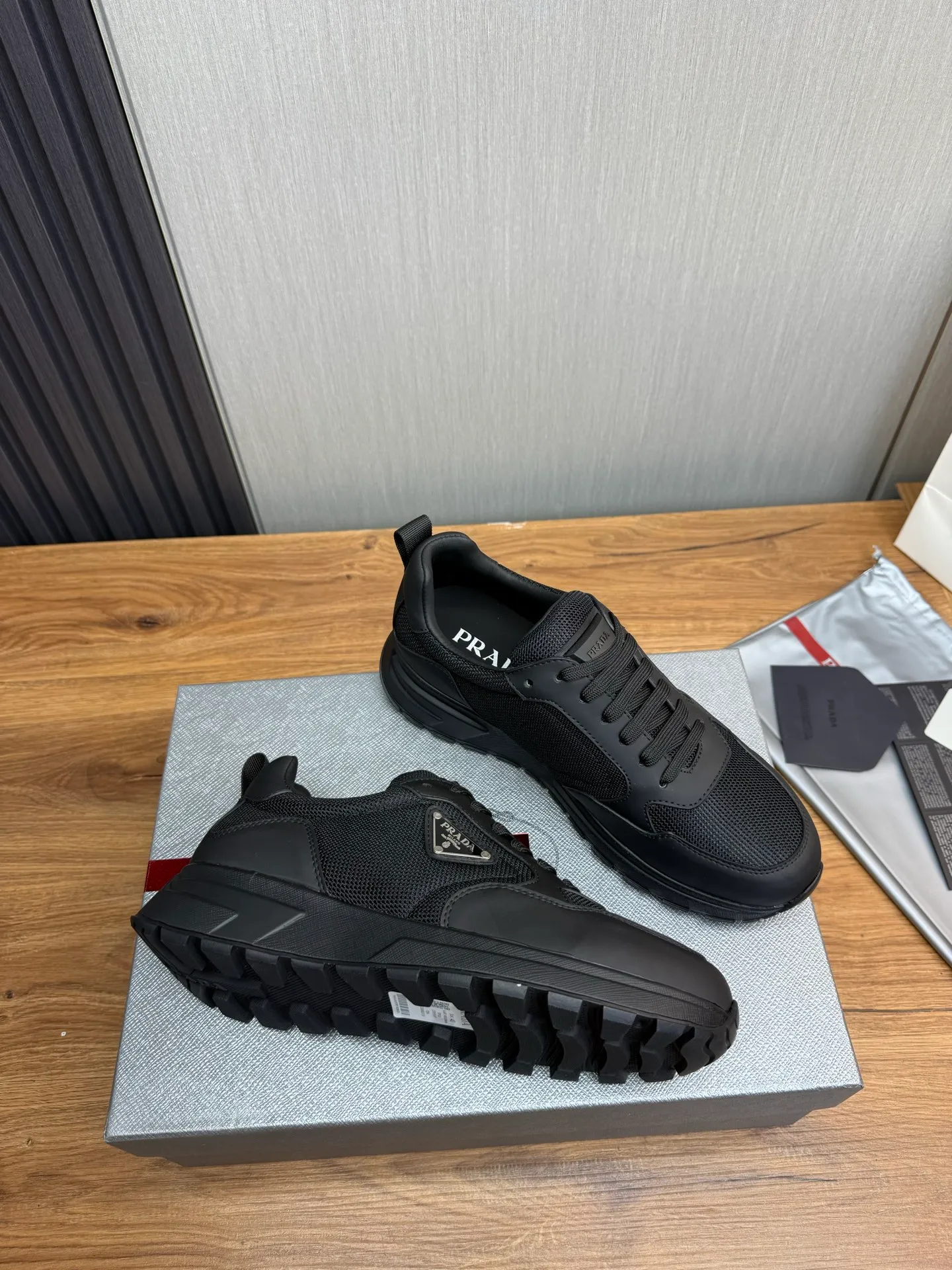 Men's shoes 💰560💰 [PRADA] Popular items in men's shoes counters, synchronized with the official website, high-quality cowhide stitching breathable mesh + cowhide lining, 1🆚1 replica, original sole, 38-45 (customized for 45, non-refundable)